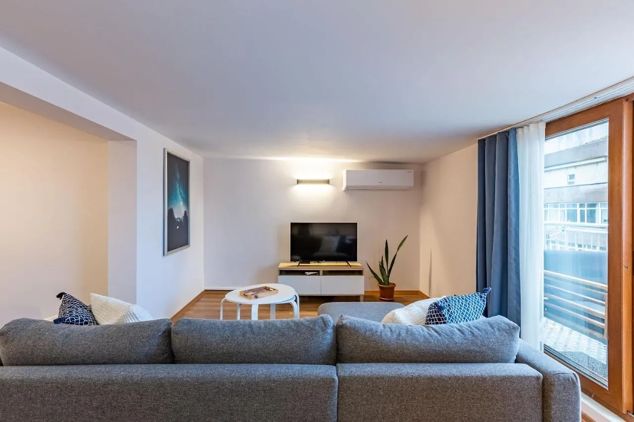 Central Flat With Lovely Terrace Near Osmanbey Metro Station In Ferikoy, Sisli Κωνσταντινούπολη