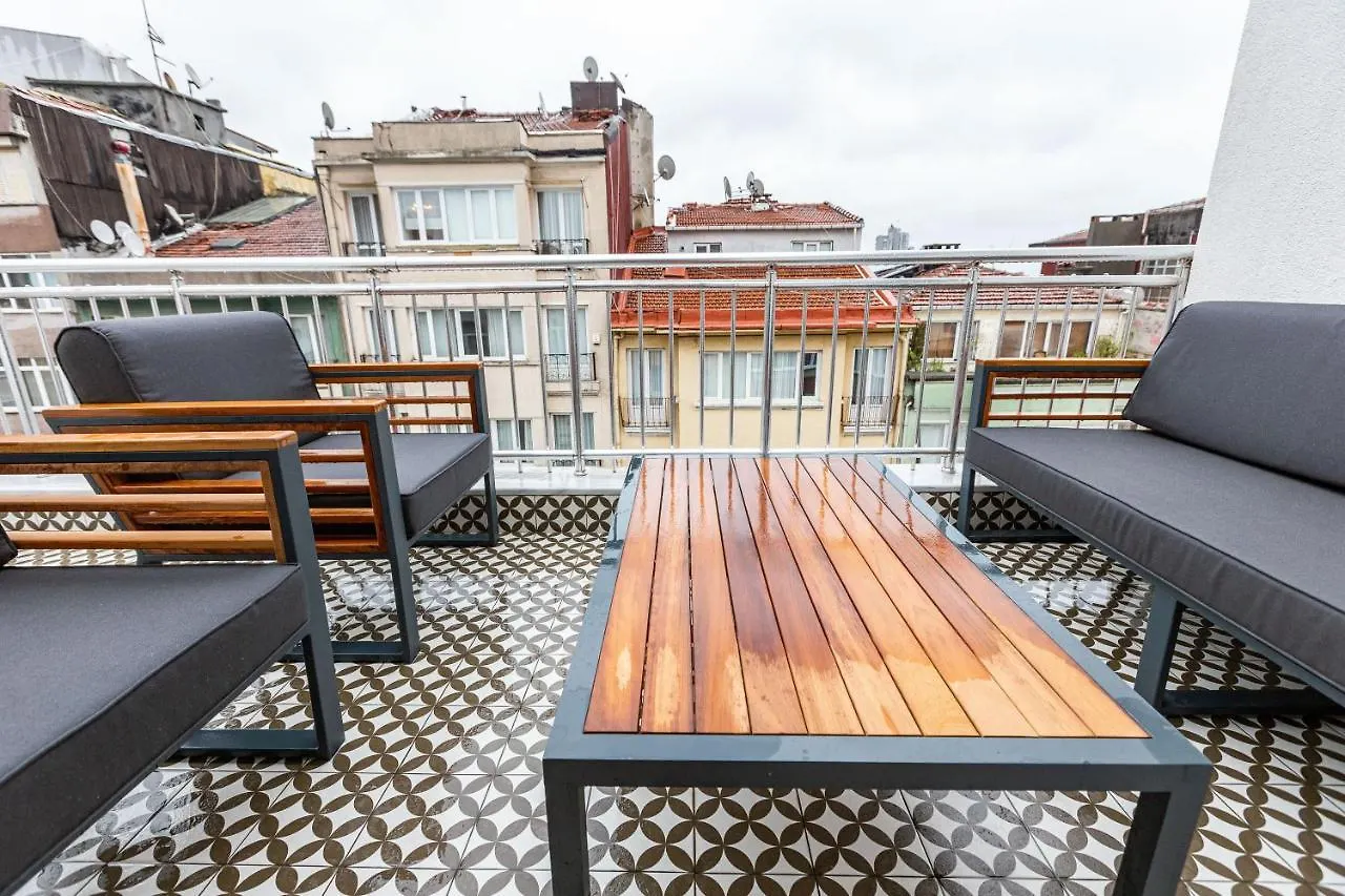 Central Flat With Lovely Terrace Near Osmanbey Metro Station In Ferikoy, Sisli Κωνσταντινούπολη