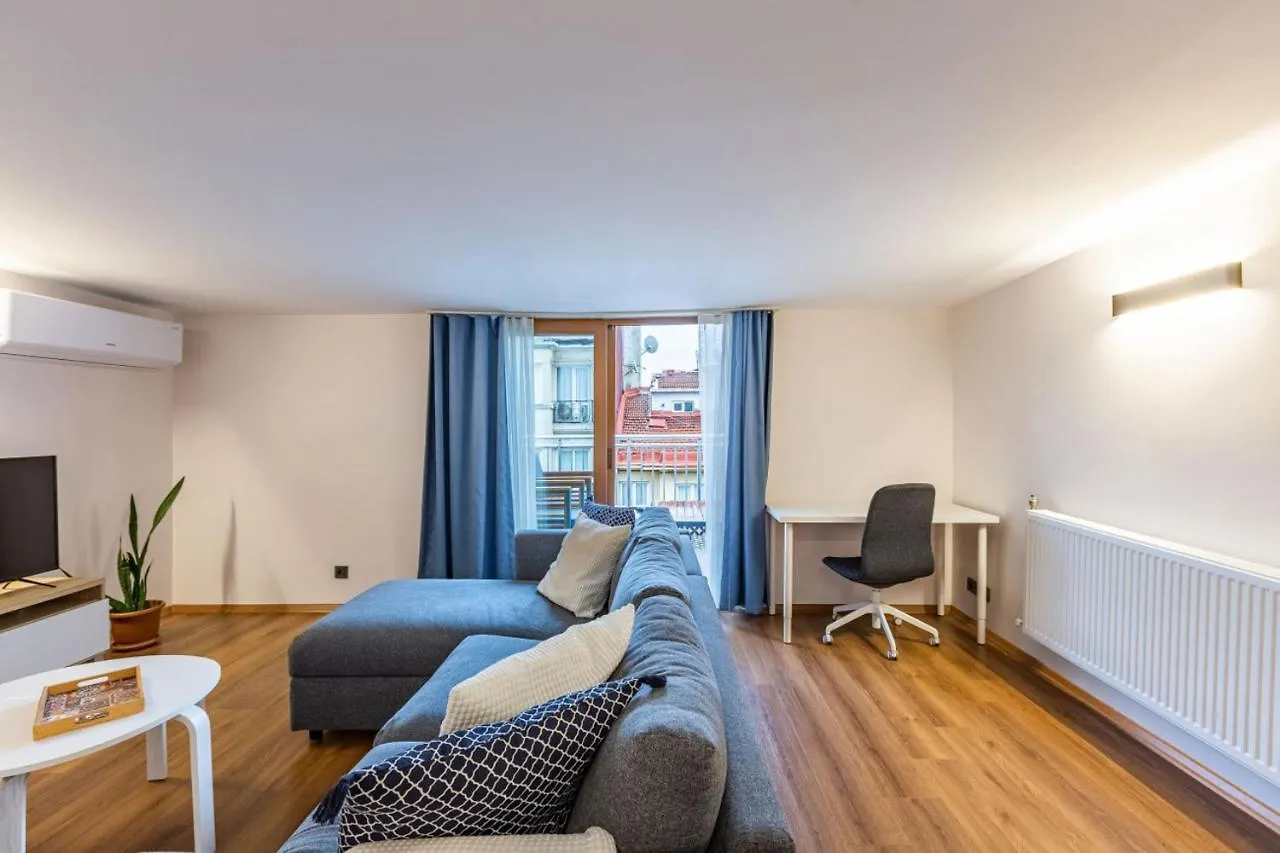 Central Flat With Lovely Terrace Near Osmanbey Metro Station In Ferikoy, Sisli Κωνσταντινούπολη 0*,  Τουρκία