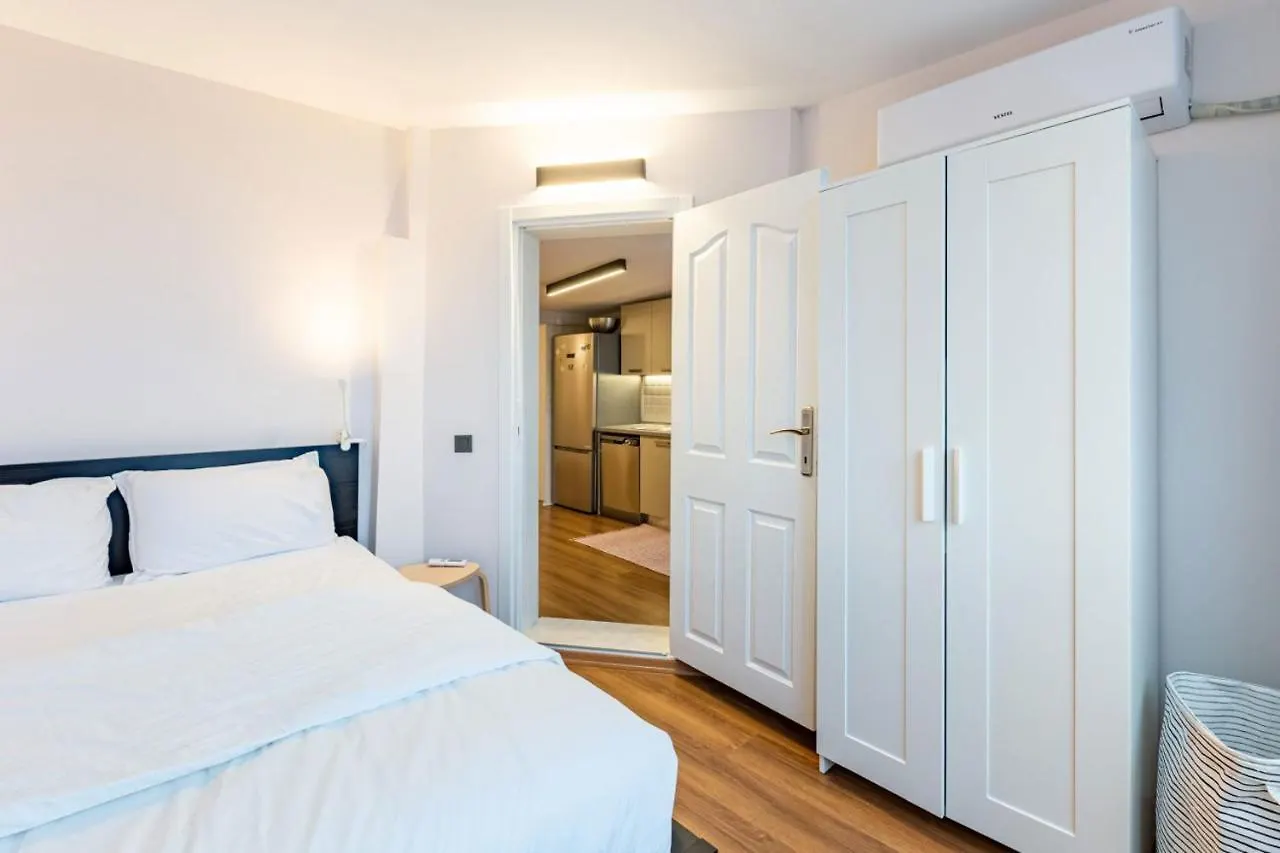 Central Flat With Lovely Terrace Near Osmanbey Metro Station In Ferikoy, Sisli Κωνσταντινούπολη Διαμέρισμα